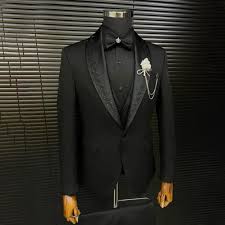 “Elegant Essentials: 3-Piece Suit Collection”